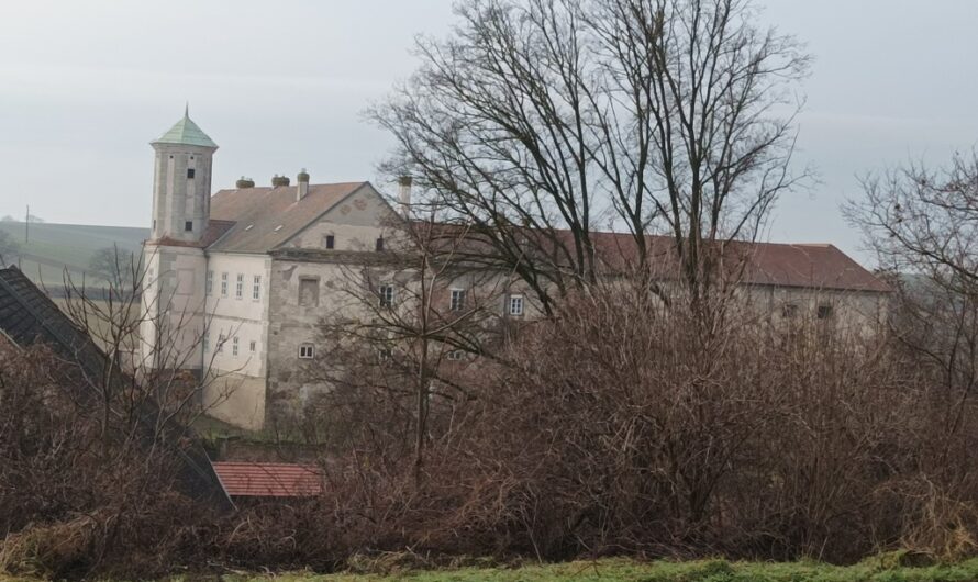 Schloss Jedenspeigen von der Seite